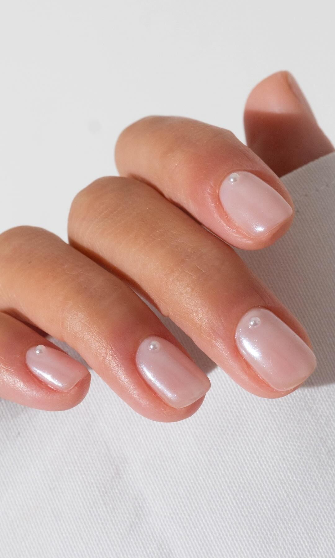Manicura perlada natural
