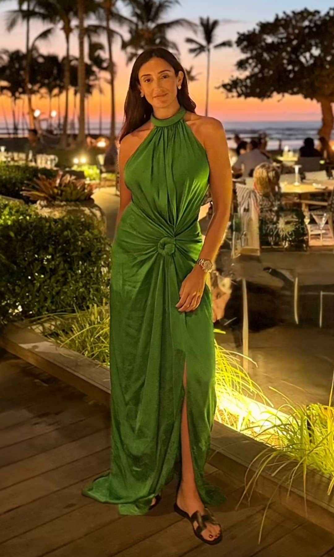 Mía de Molina en un increíble vestido verde esmeralda.