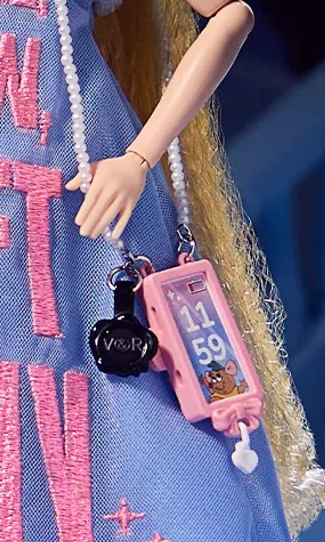 Detalles de la nueva muñeca.