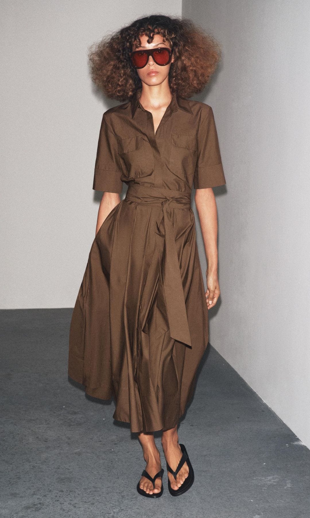 ¡HOLA! Fashion 10 vestidos lisos de Zara que puedes llevar para las vacaciones y en la oficina