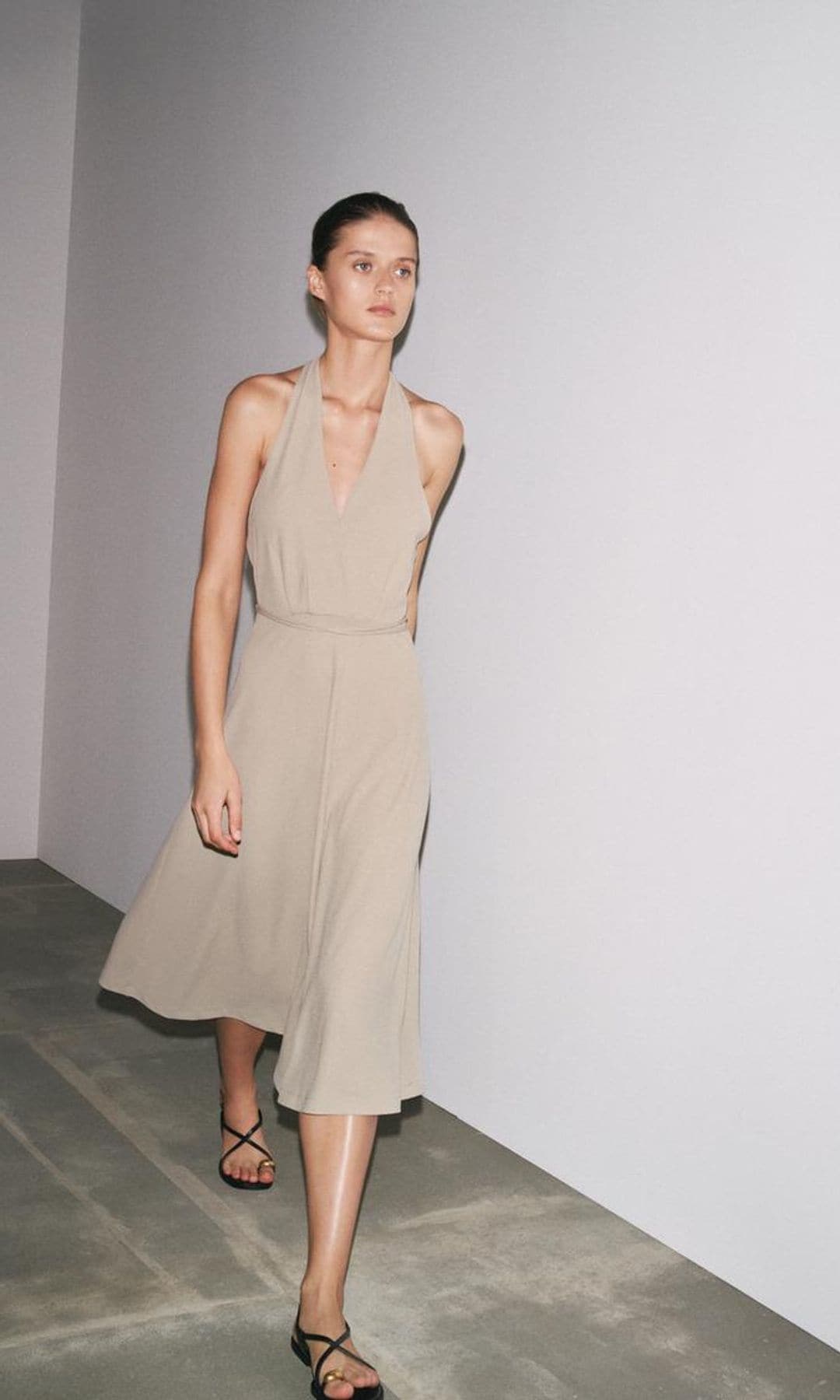 vestido cuello halter con cinturon