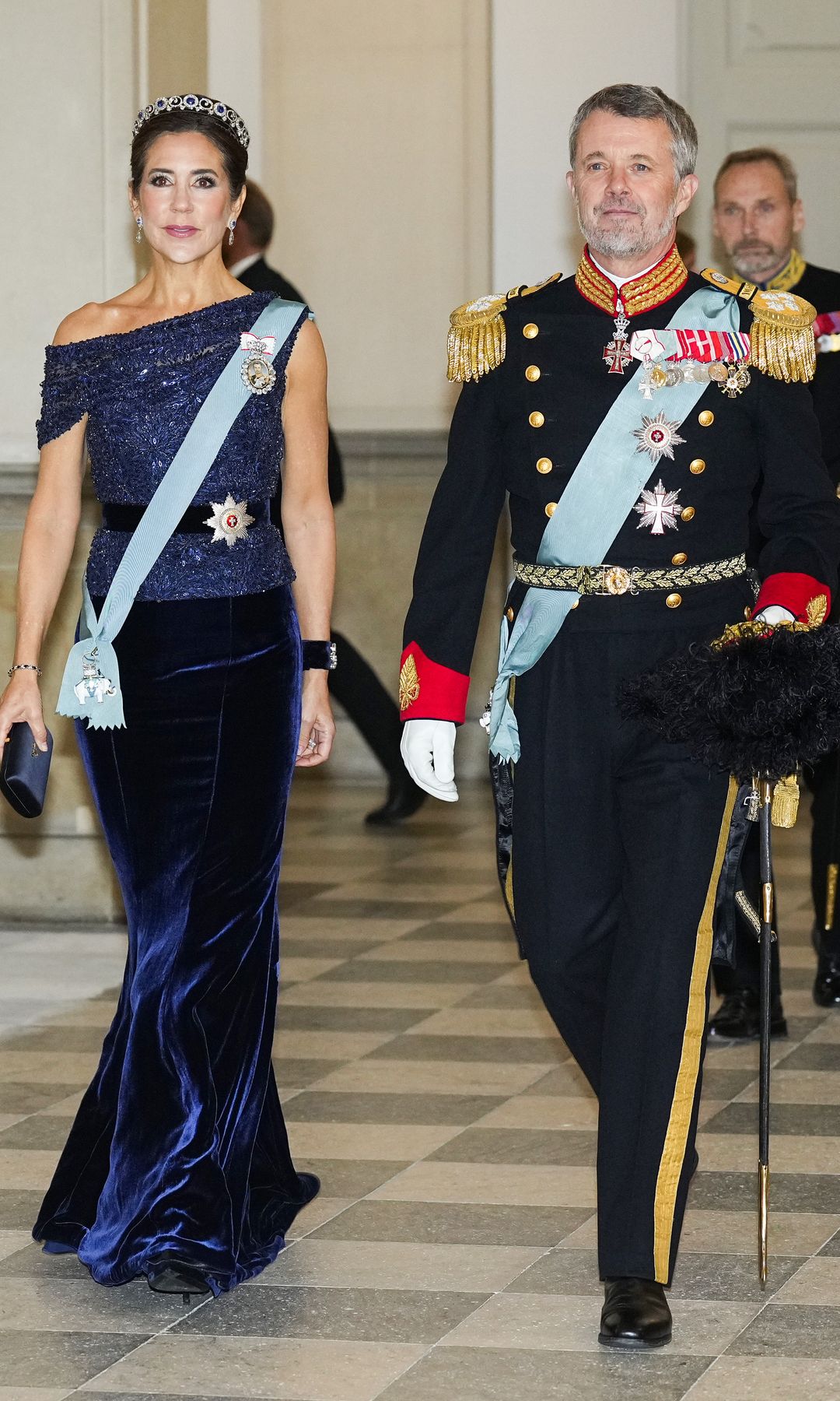 Los reyes Federico X y Mary de Dinamarca a su llegada a la cena de Estado celebrada en el Palacio de Christiansborg, en Copenhague, con motivo de la visita oficial del presidente de Vietnam, el 19 de octubre de 2026.
