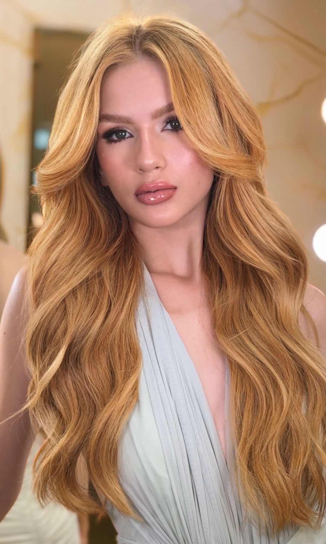 Cabello cobrizo con matices