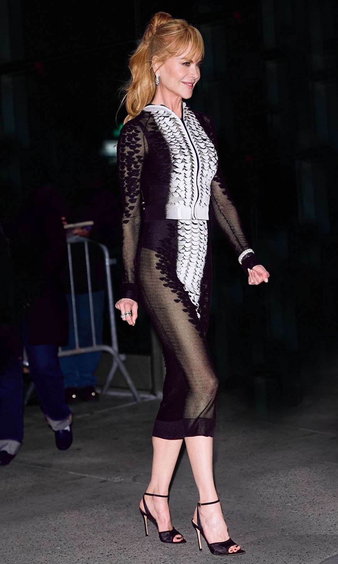 Nicole Kidman una alegre divorciada en Hollywood enfundada en un 'naked dress'