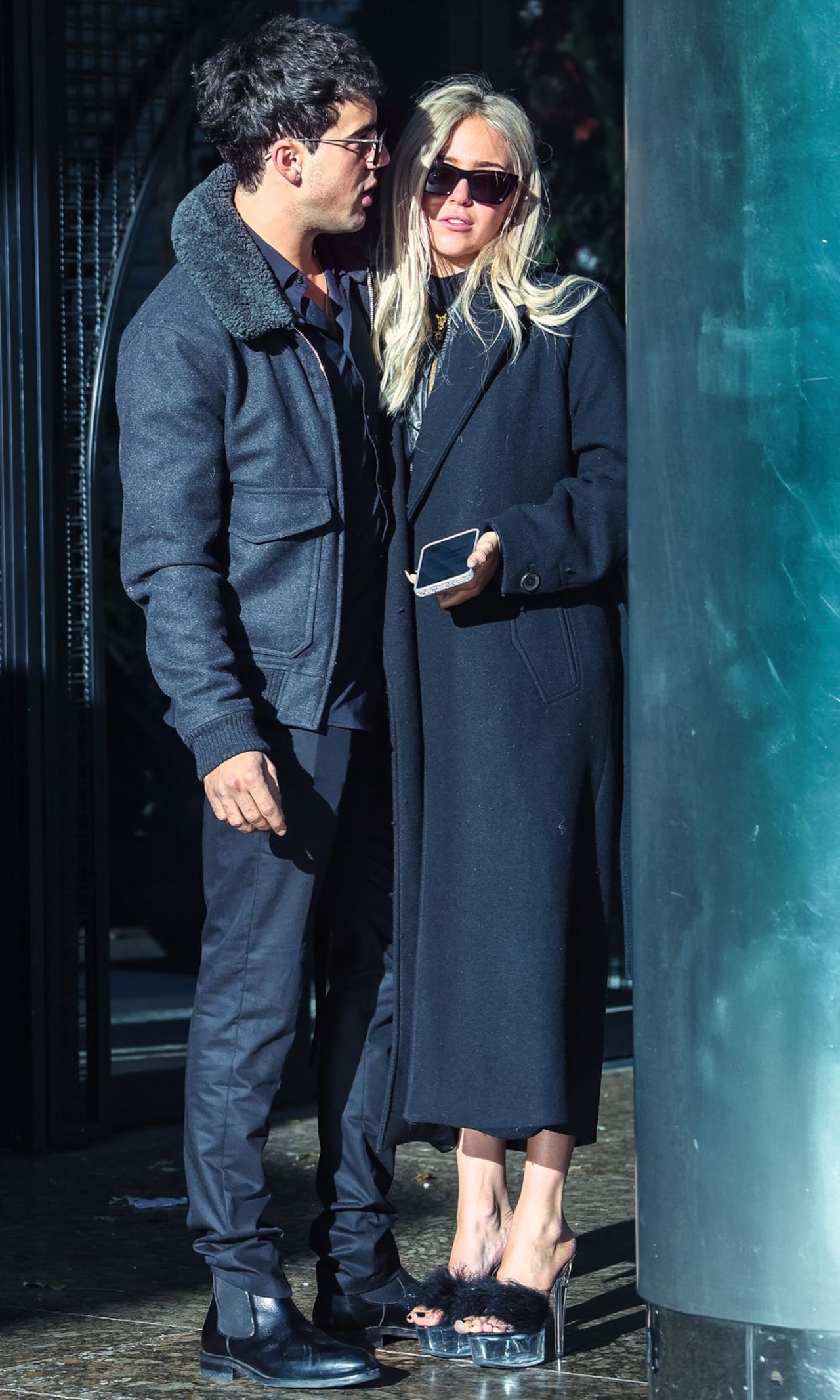 Ana Mena y Óscar Casas: las imágenes definitivas de la pareja del momento