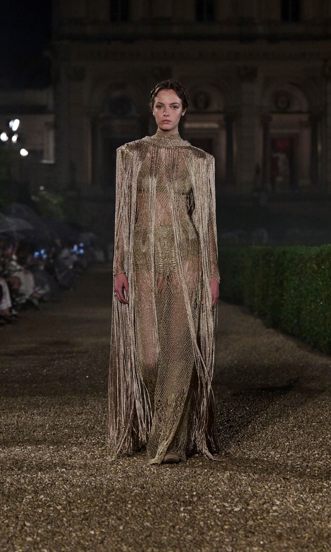Las capas agregaron teatralidad a algunos de los looks.
