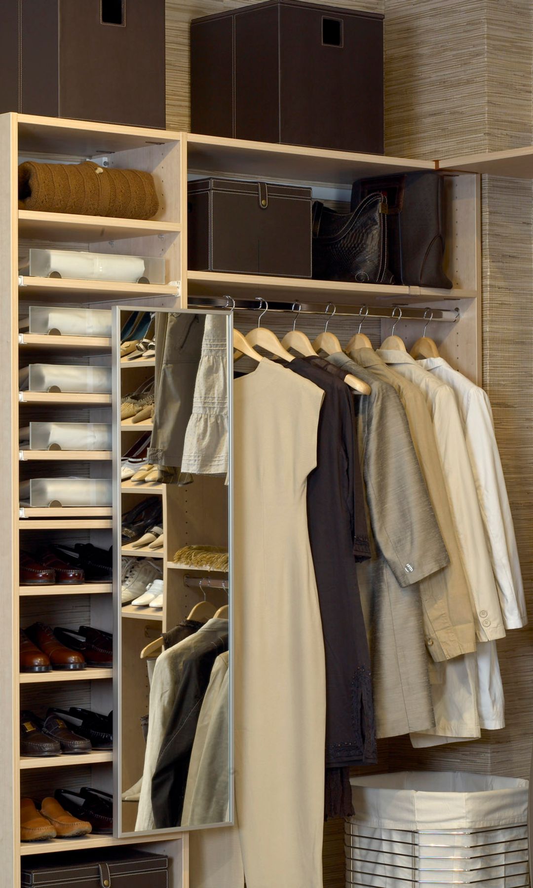 Vestidor diseñado por Metropolitan Closet Company