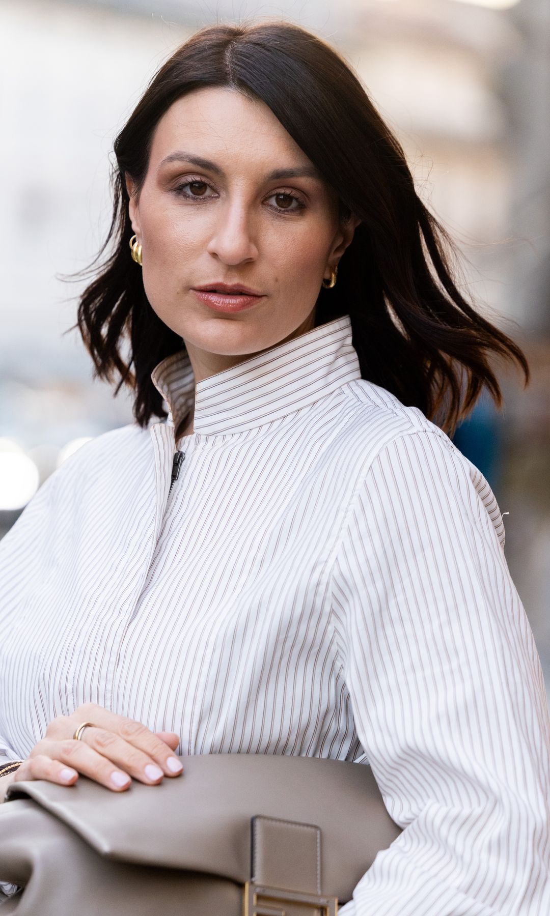 Mujer con pelo corto