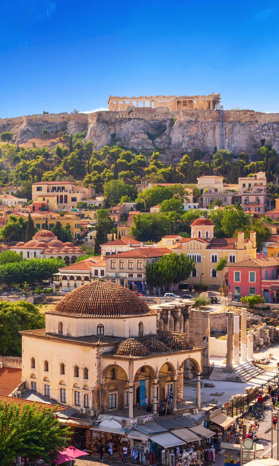 Horizonte de Atenas con la plaza Monastiraki y la colina de la Acrópolis, Grecia