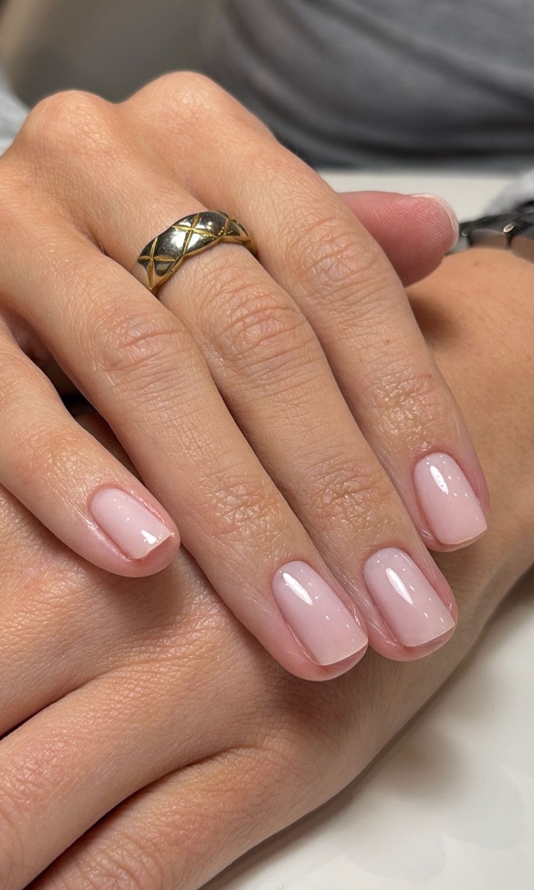 Manicura en tono rosa