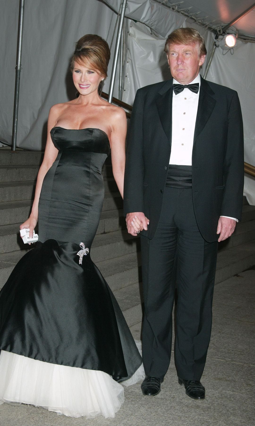 Melania y Donald Trump en la MET Gala en honor a Chanel en 2005