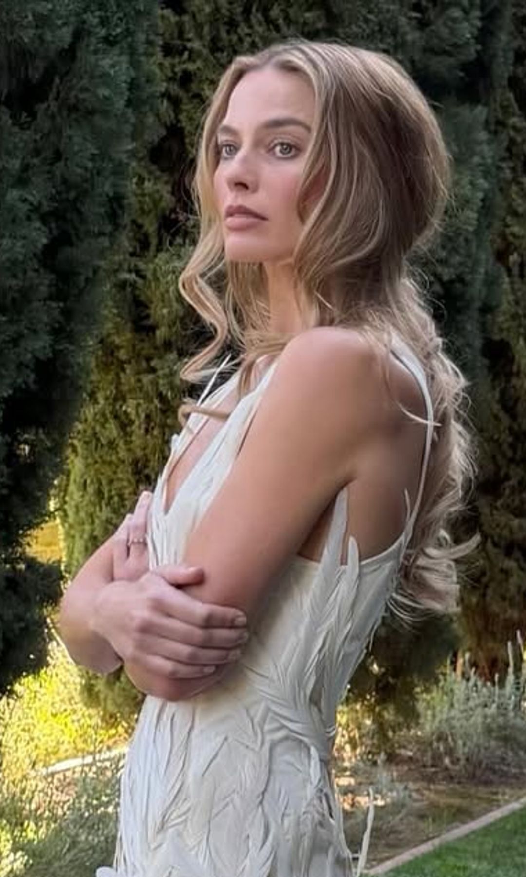 margot robbie con vestido de victoria beckham