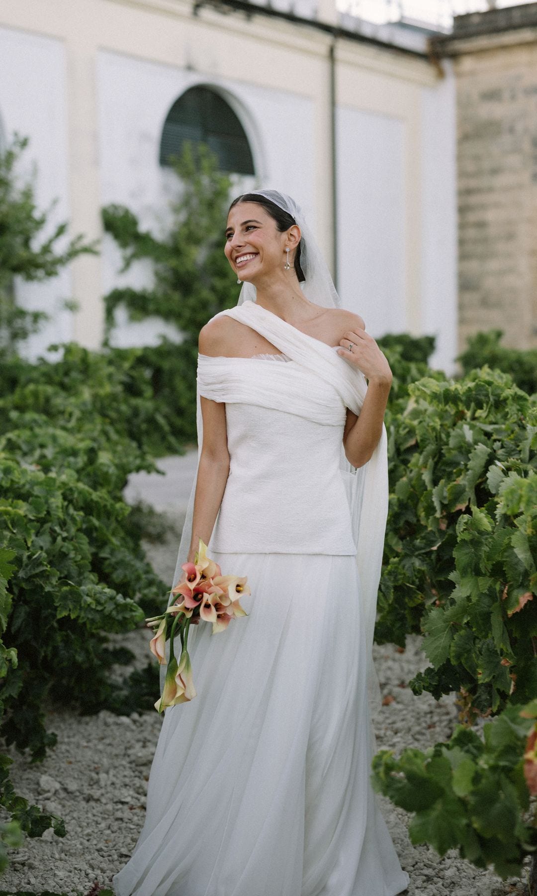 Vestido de novia asimétrico desmontable viral de AHT Studio