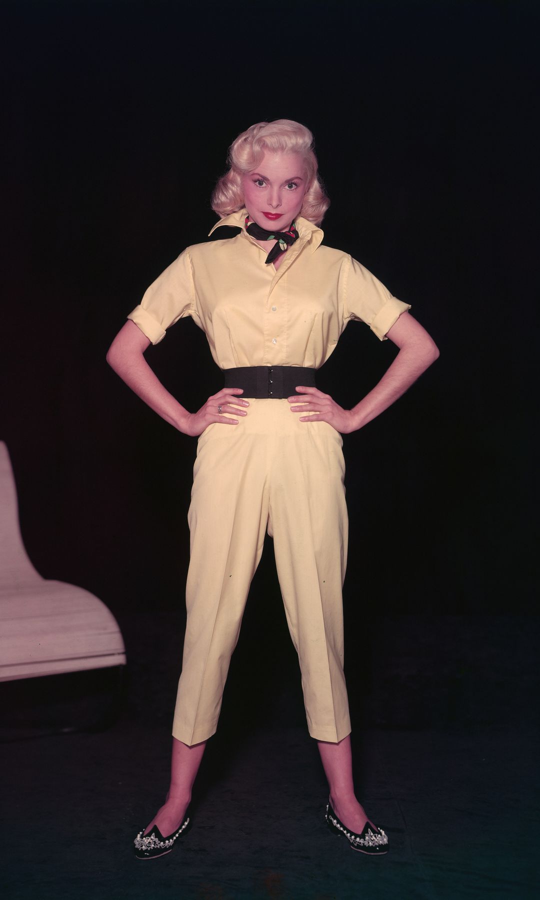 Janet Leigh, famosa actriz de "Psicosis" con un enterizo