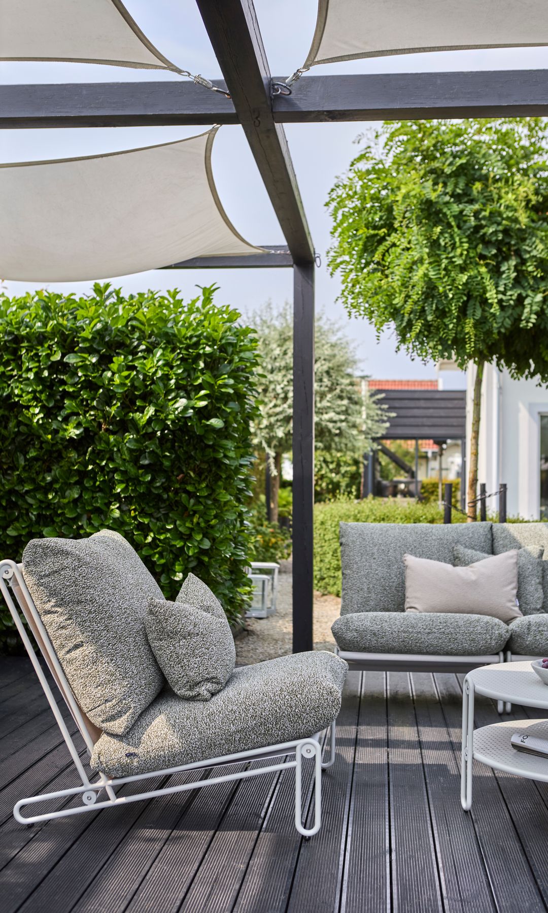 Exterior con velas textiles