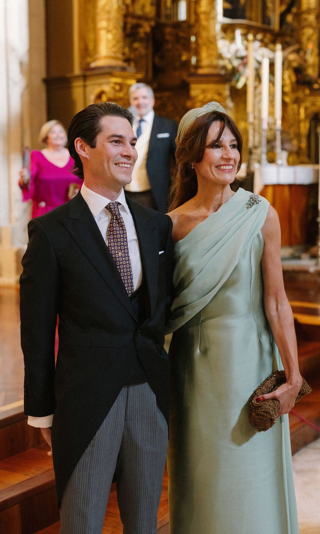 Vestido de madrina desmontable y asimétrico con tocado a juego