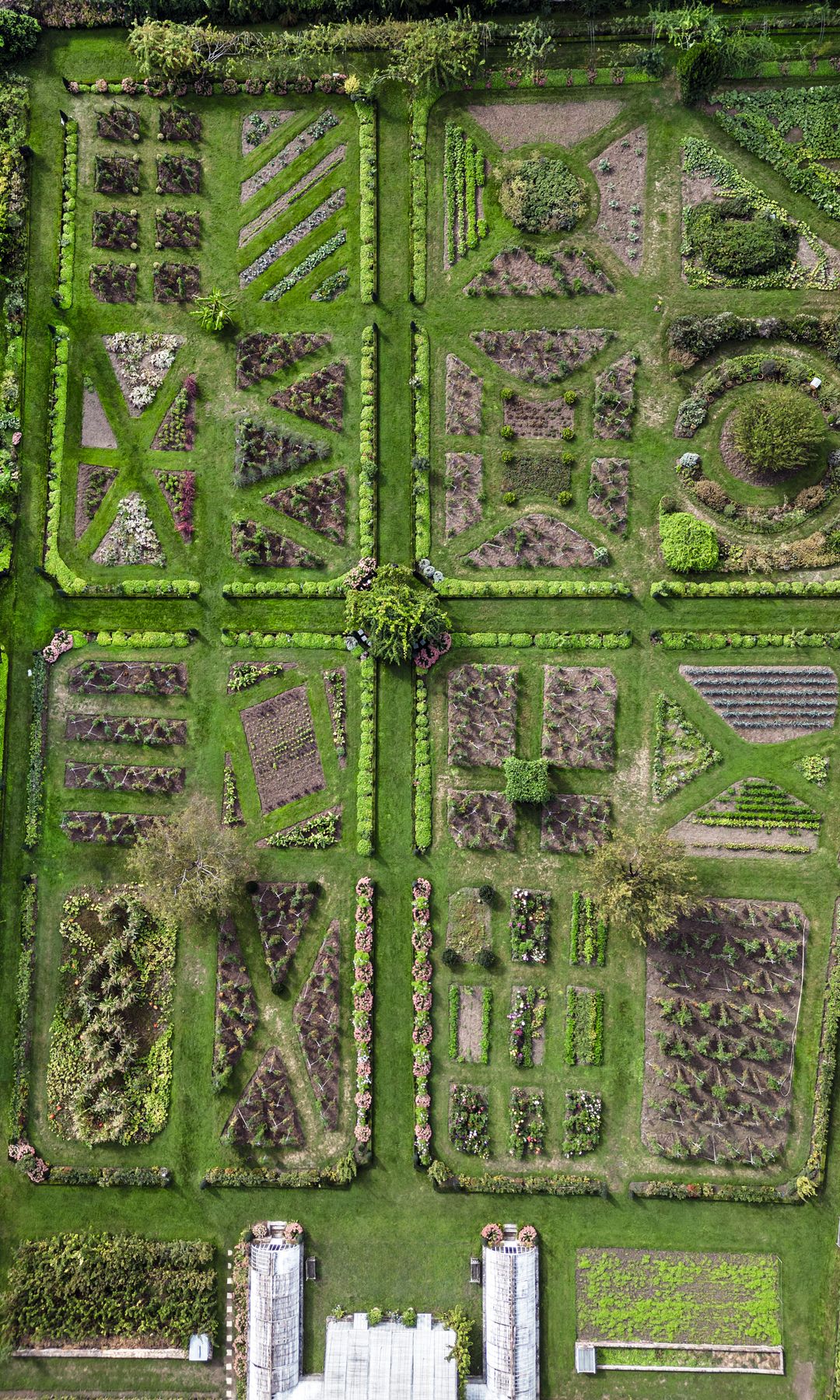 LOUIS ALBERT DE BROGLIE EL “PRÍNCIPE JARDINERO”, NOS ABRE LAS PUERTAS DE SU IMPONENTE CASTILLO EN EL VALLE DEL LOIRA, DECLARADO PATRIMONIO DE LA HUMANIDAD