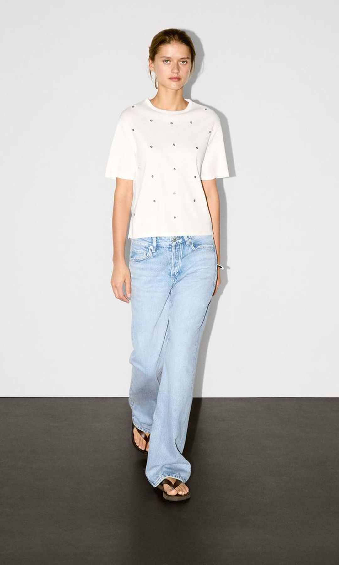 camiseta con tachuelas