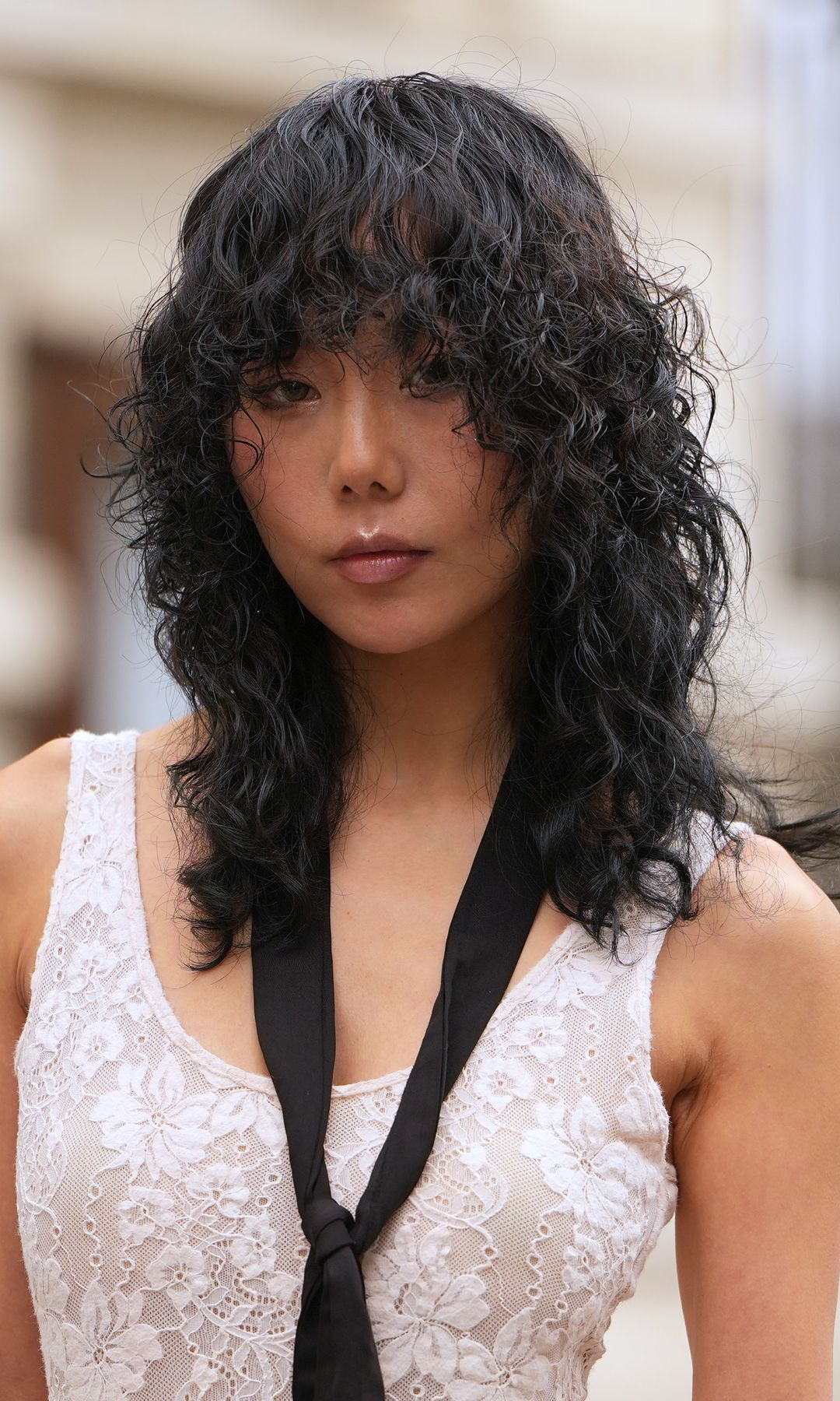  Corte de pelo con capas rizadas