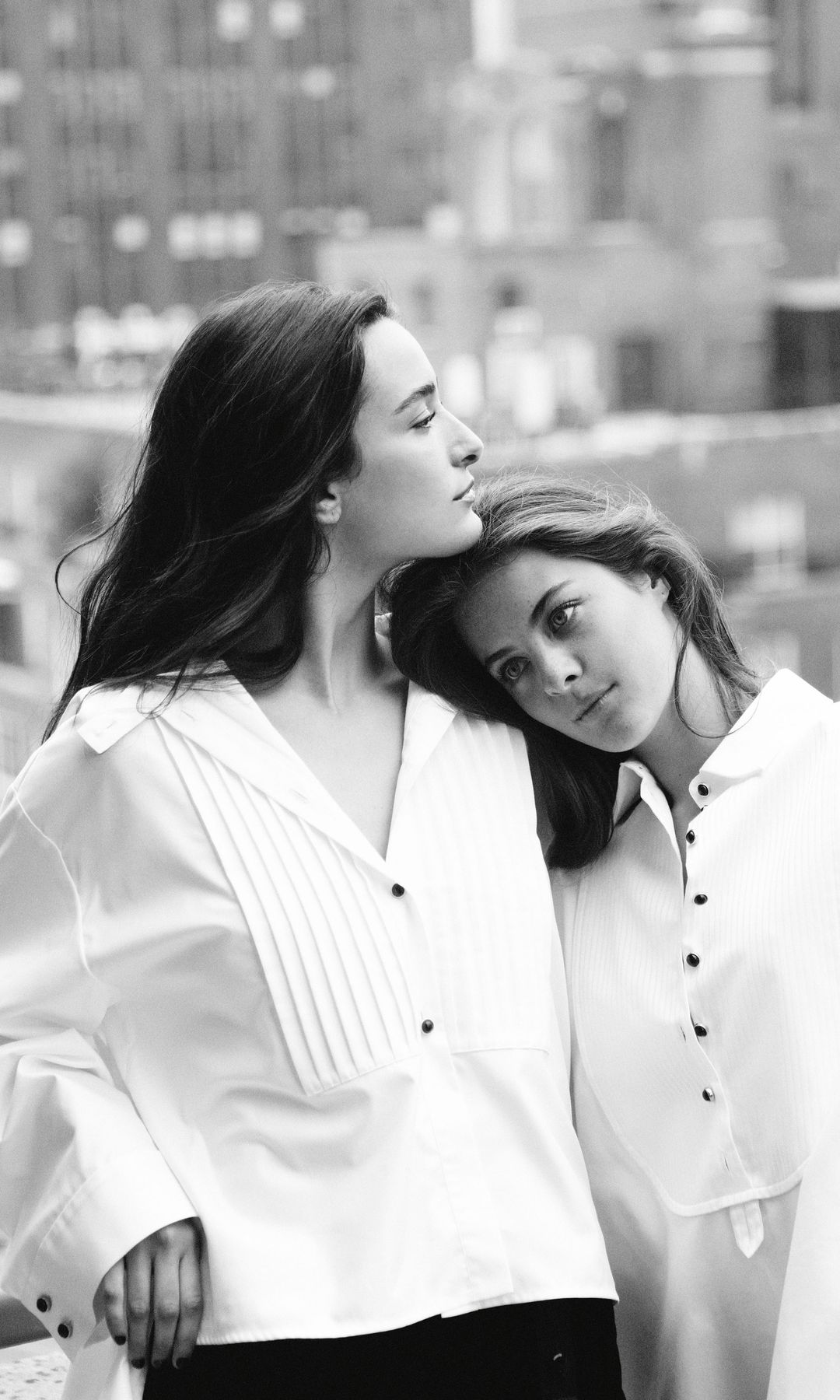 Las amigas unidas en una fotografía