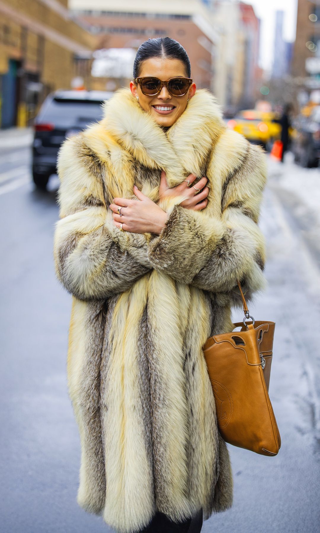 Trucos para llevar un abrigo de pelo y cuidarlo para que te dure años
