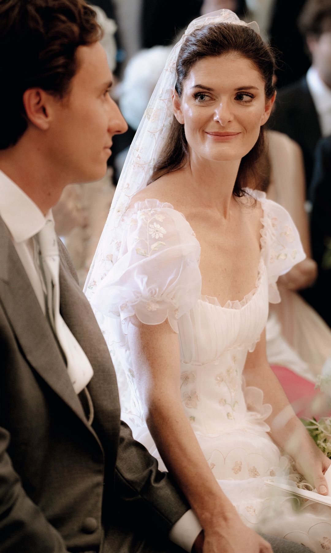 La felicidad de los recién casados, Luna y Leonardo