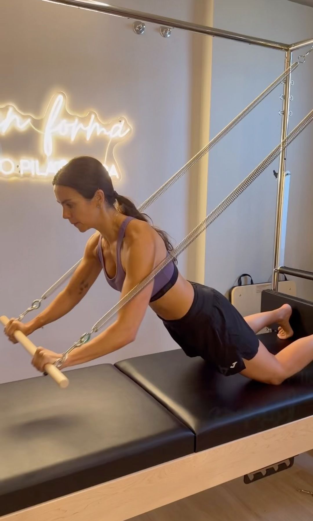 Cristina Pedroche haciendo pilates reformer