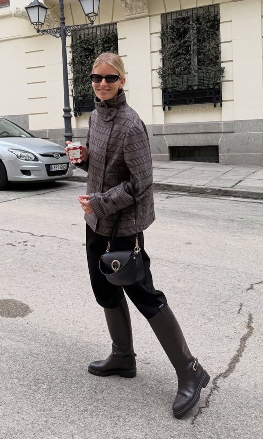 Solo necesitas unas botas altas para crear tu pantalón bombacho, palabra de María Garrido