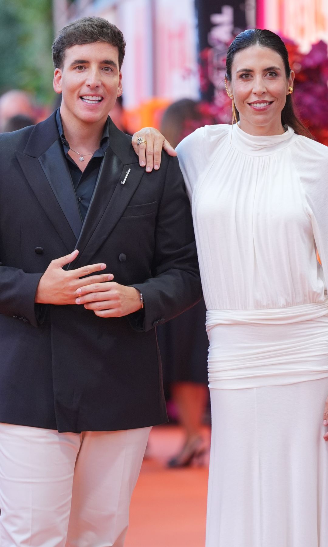 Los influencers Xuso Jones y Ana Brito durante el photocall previo a la gala de clausura del FesTVal de Vitoria, en el Palacio de Congresos Europa, a 12 de septiembre de 2026