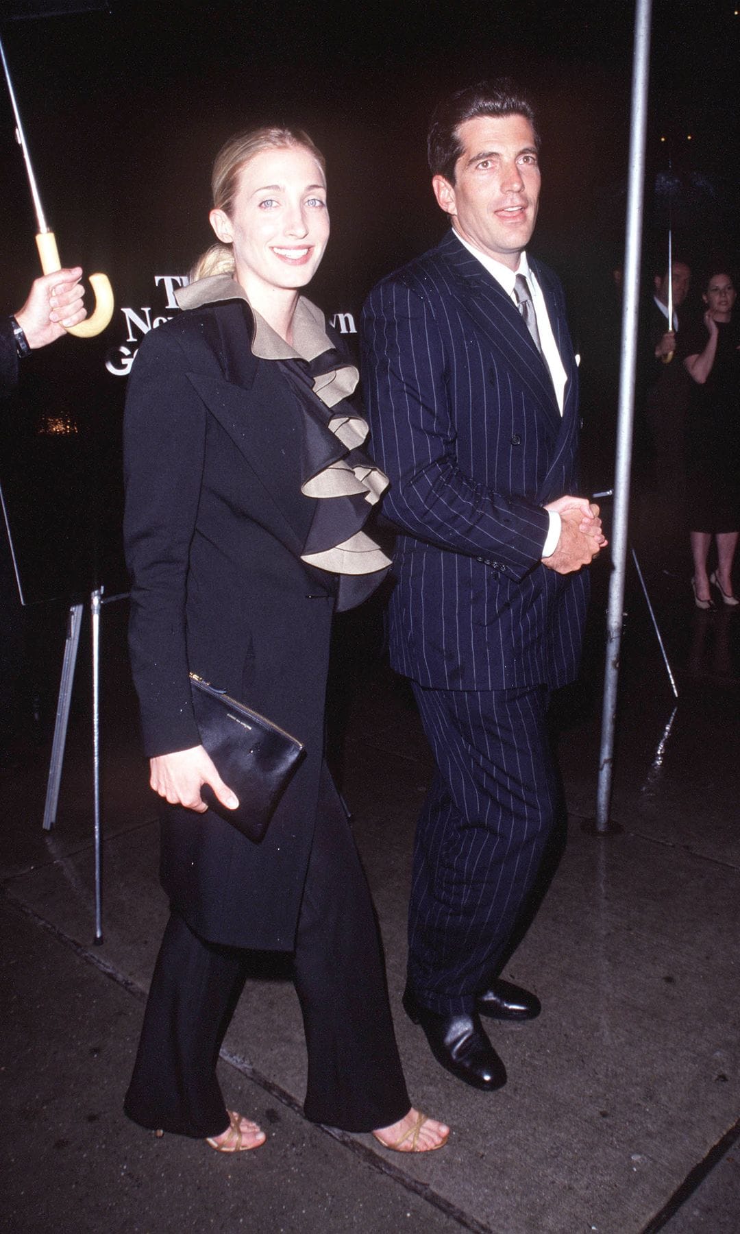 John Kennedy, Jr. y su esposa Carolyn Bessette en Nueva York en 1999.