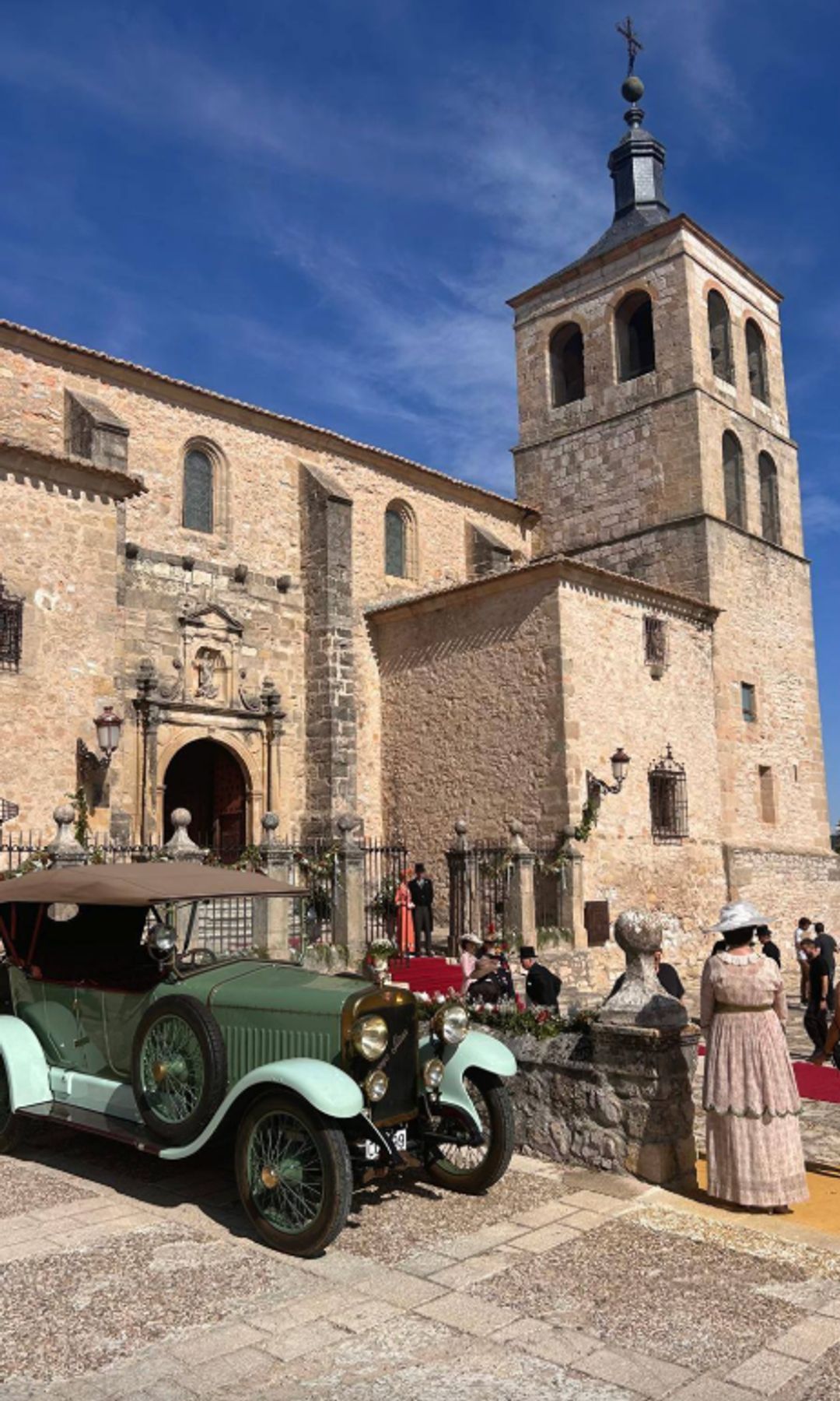 Rodaje de la serie La Promesa en la iglesia de Santa María, Cogolludo, Guadalajara
