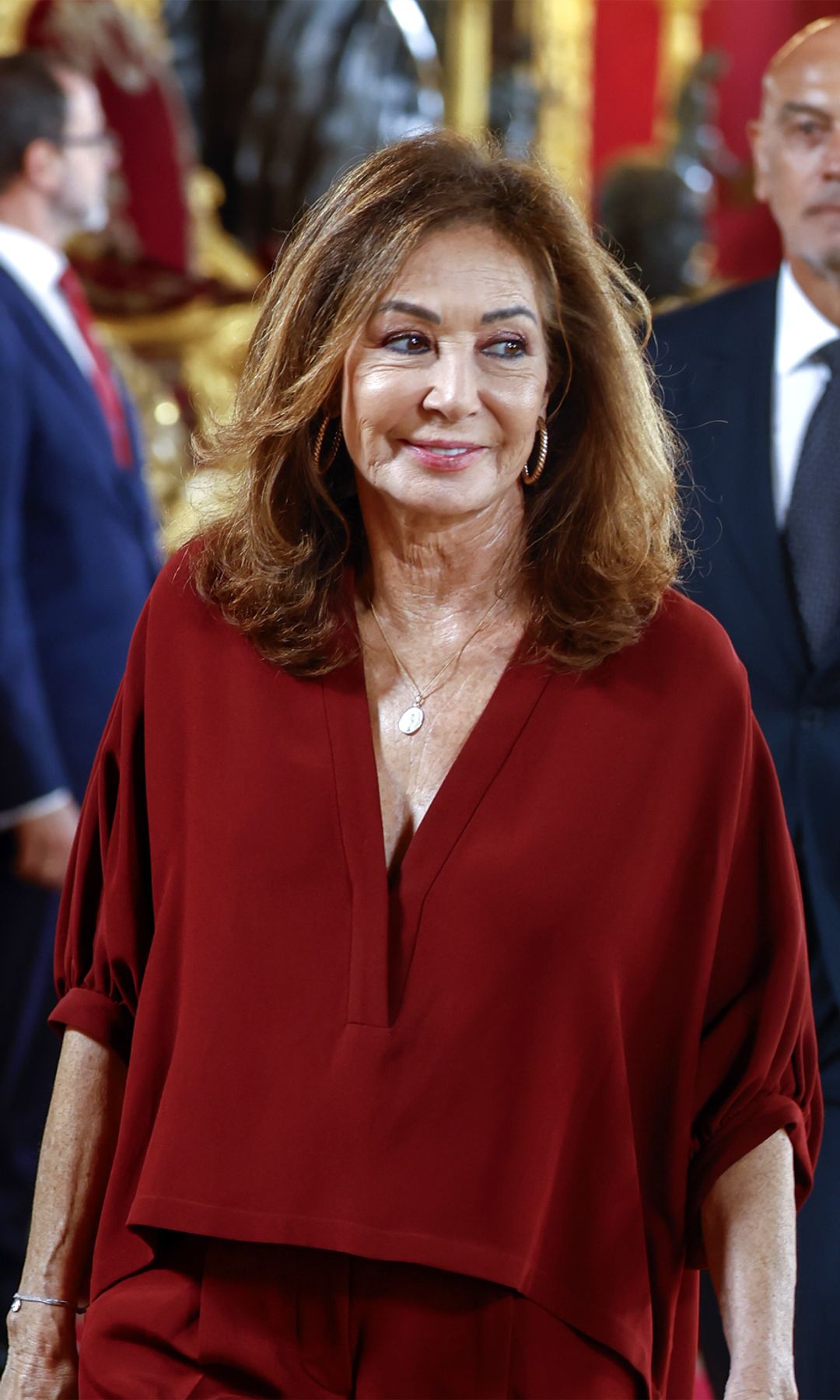 Los mejores looks que han lucido ellas en la recepción: de Ana Rosa con su 'animal print' a Teresa Urquijo y su vestido oriental