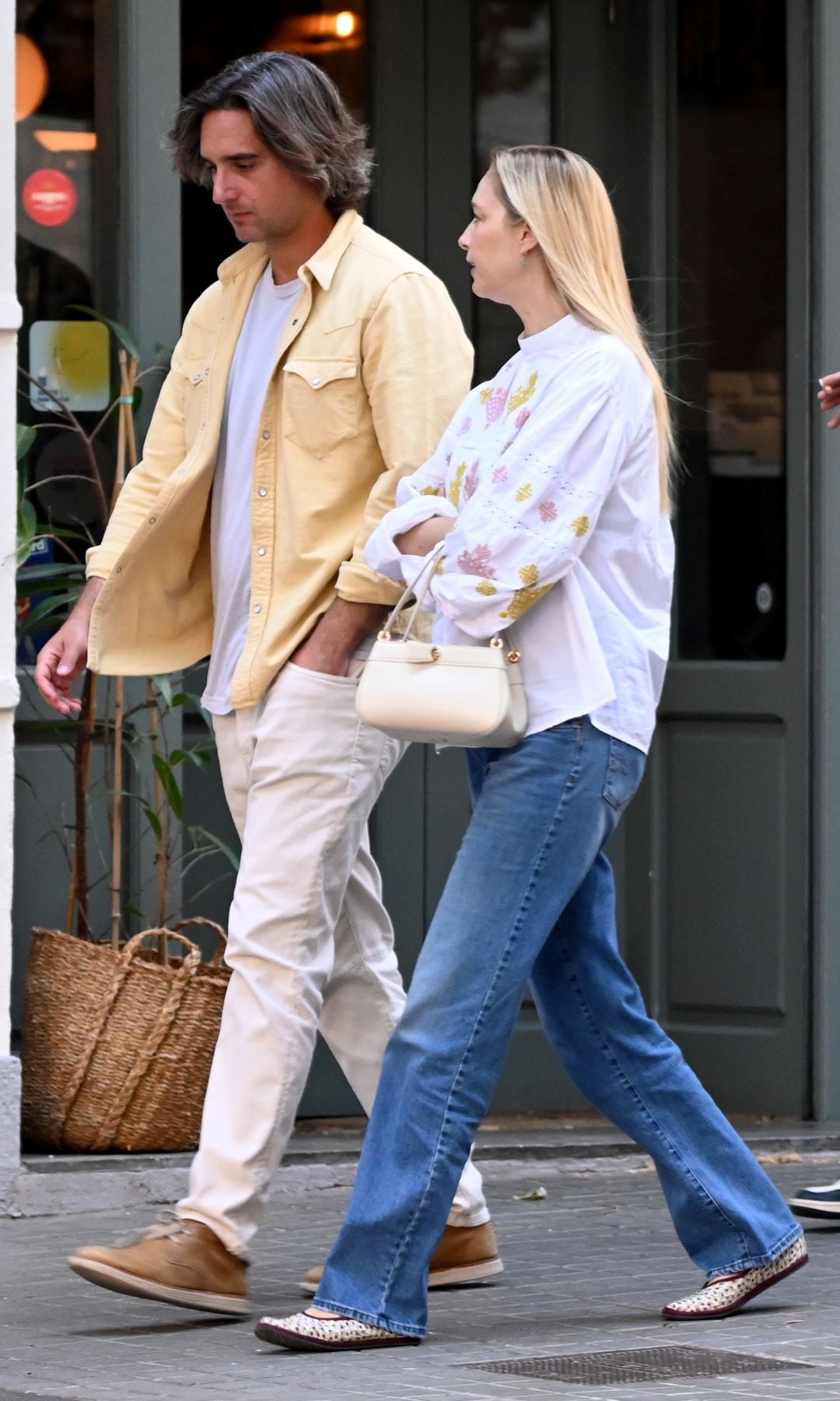 Beatrice Borromeo charlando con Dimitri