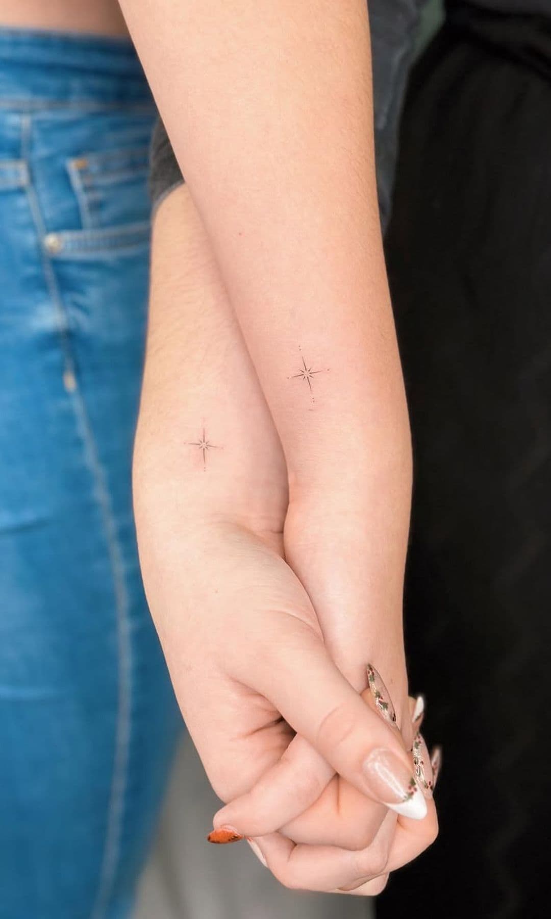 Tatuaje para madre e hija de brújula