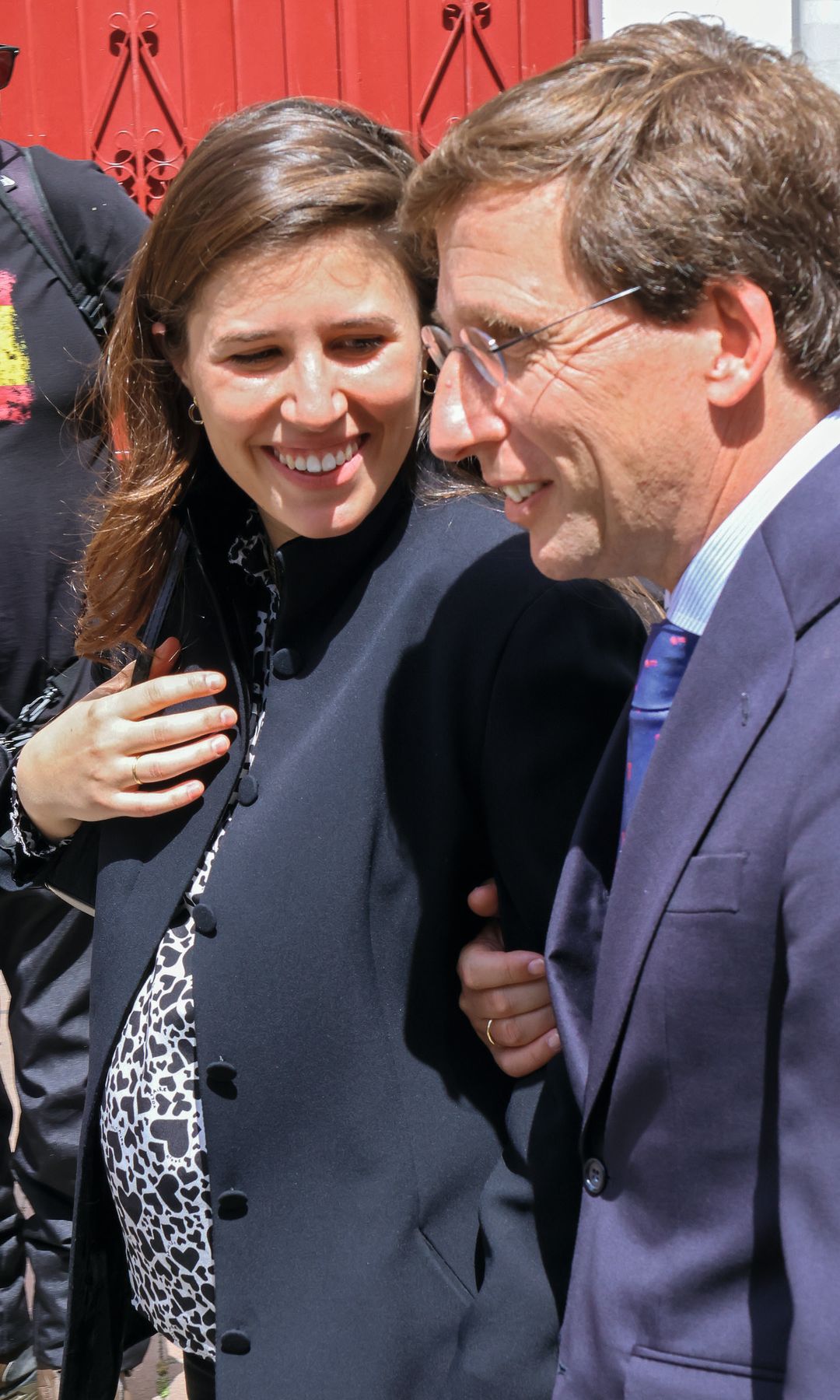 Teresa Urquijo y José Luis Martínez-Almeida muy sonrientes
