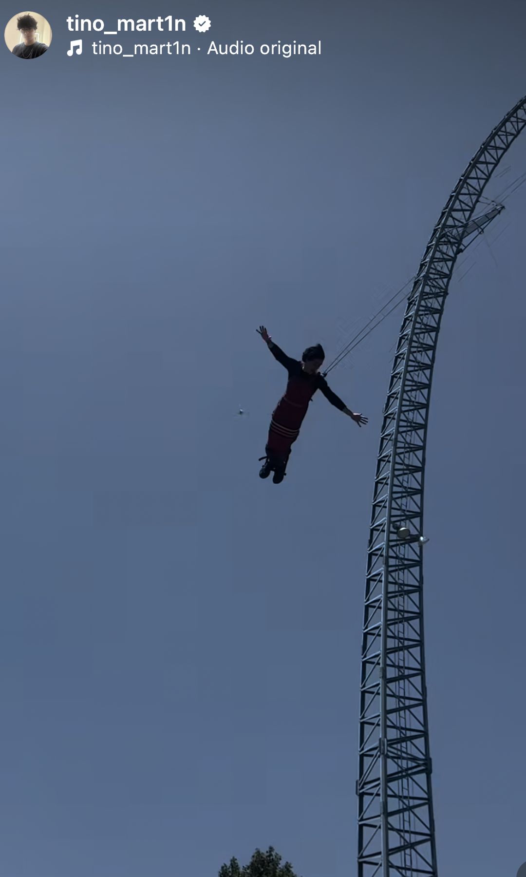 ¡Tino Martin voló por los aires!