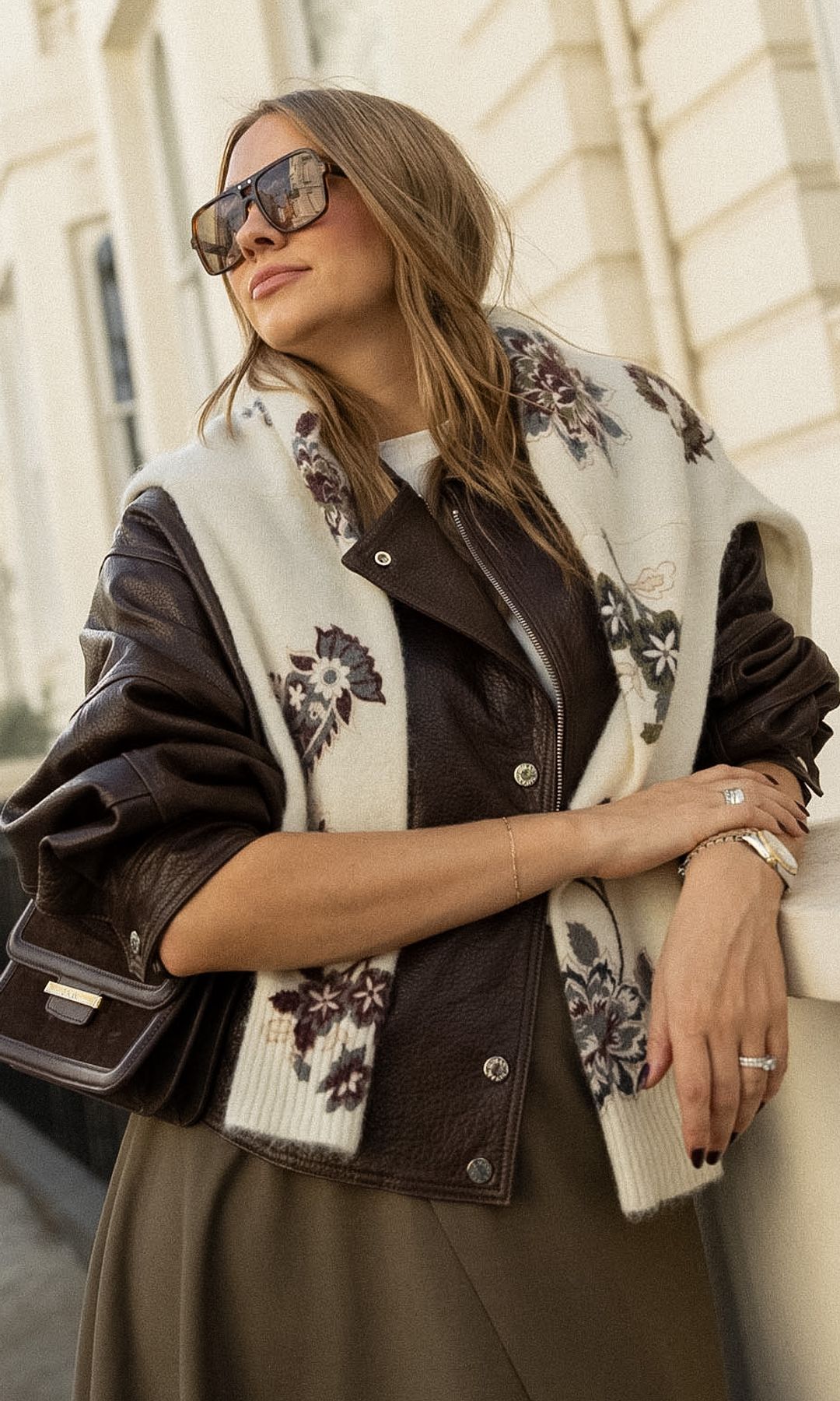 Son noticia en FASHION: de la camiseta más viral para hacer frente al frío a los bolsos que trascienden las tendencias
