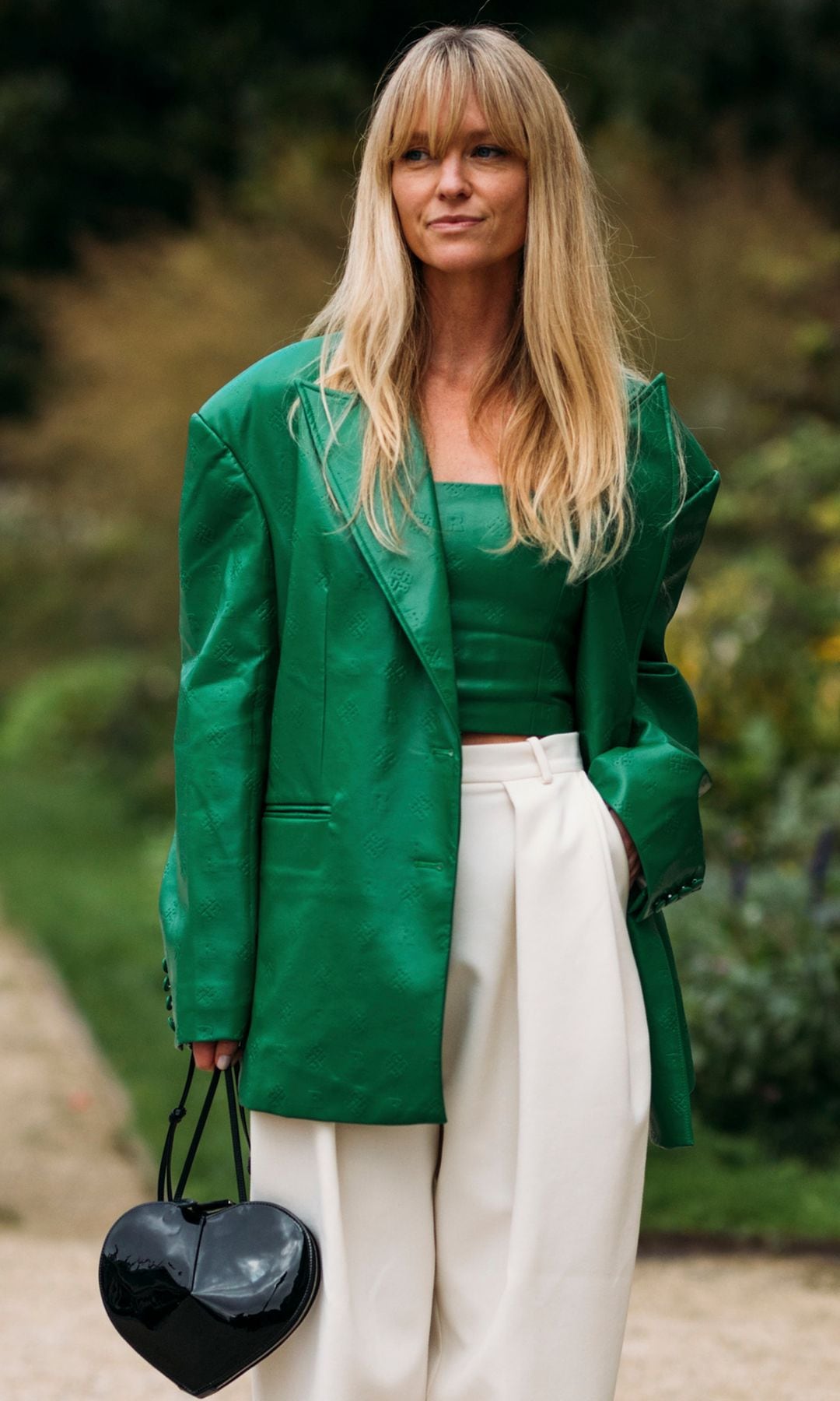 Estos 5 colores combinan genial con el verde y te ayudarán a crear looks muy elegantes