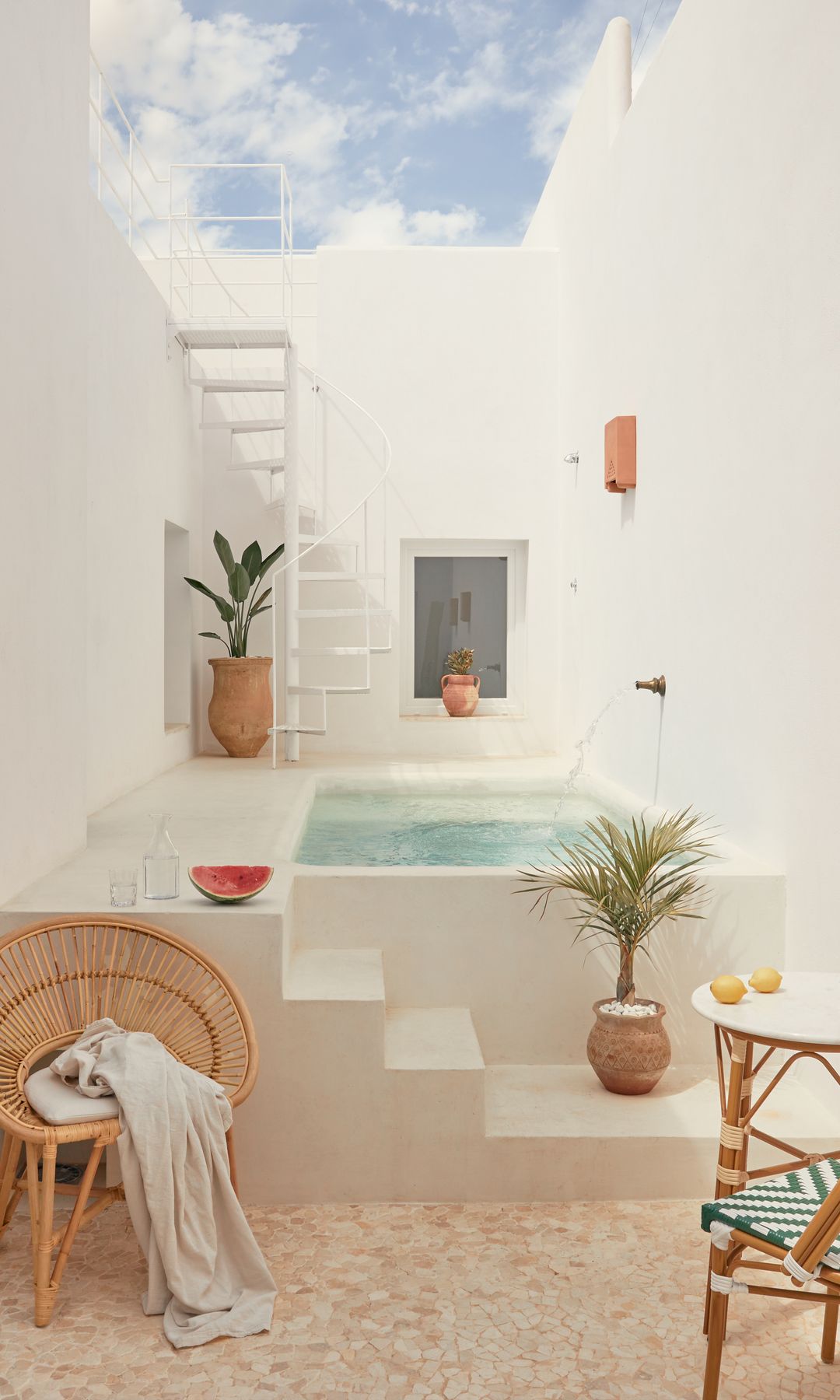 Patio con piscina