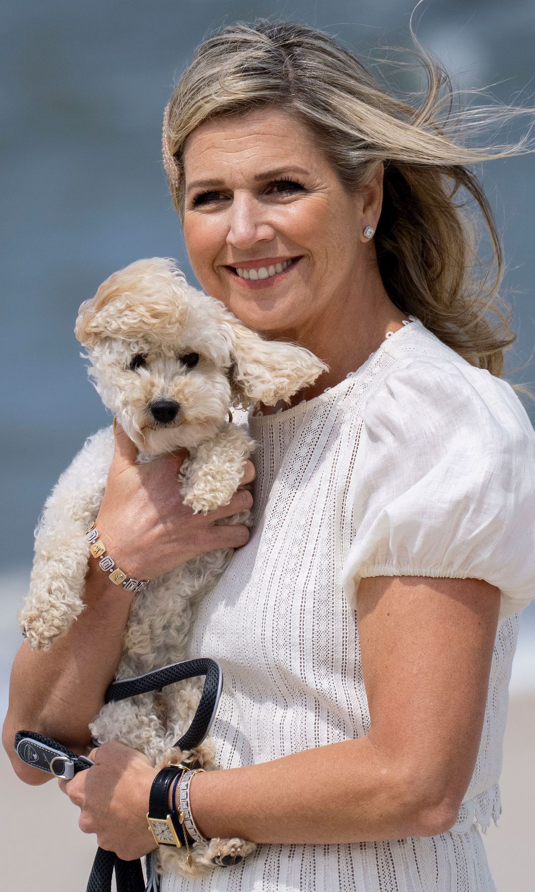 La reina Maxima junto a la mascota de la familia