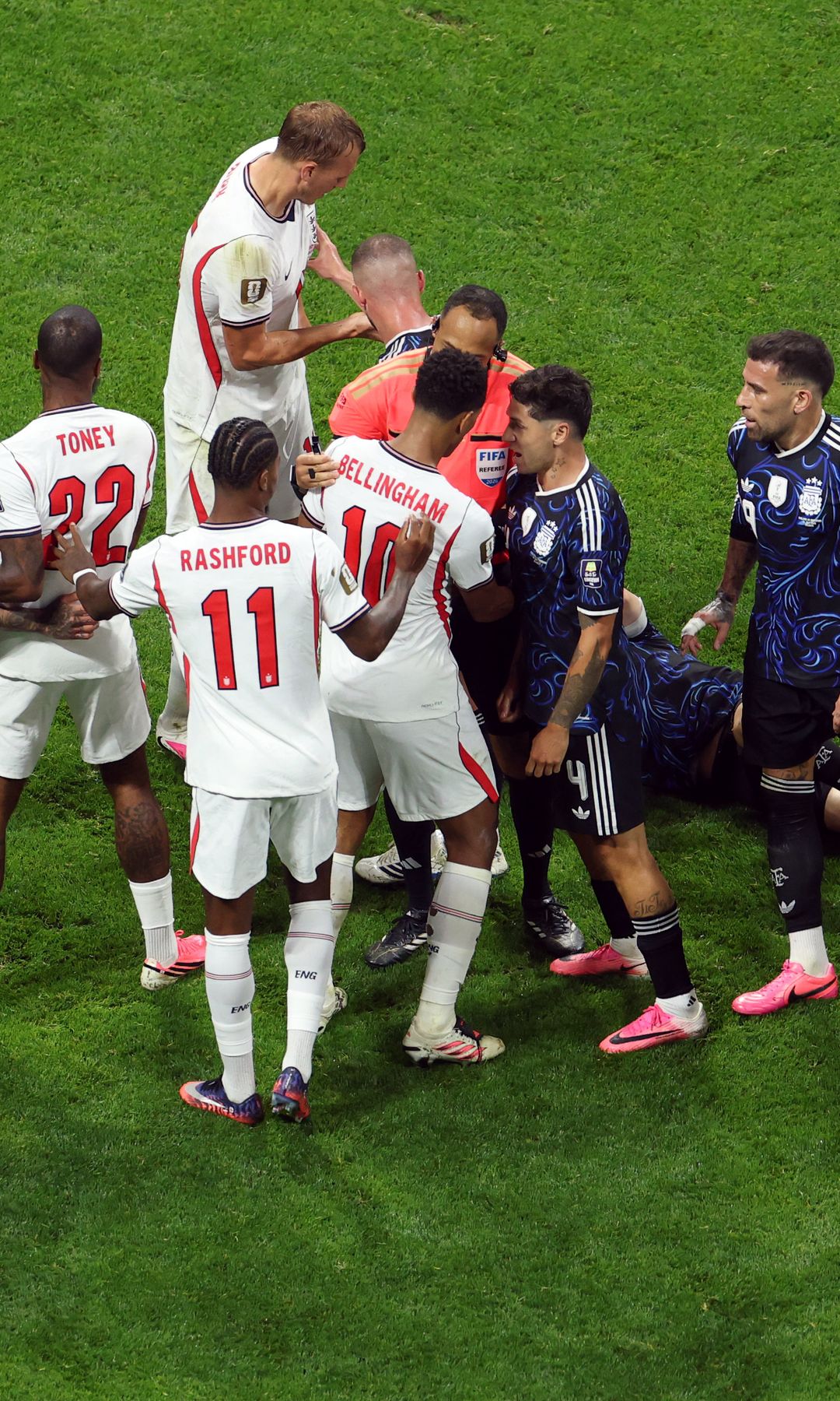 Bronca en la final del Mundial entre Inglaterra y Argentina