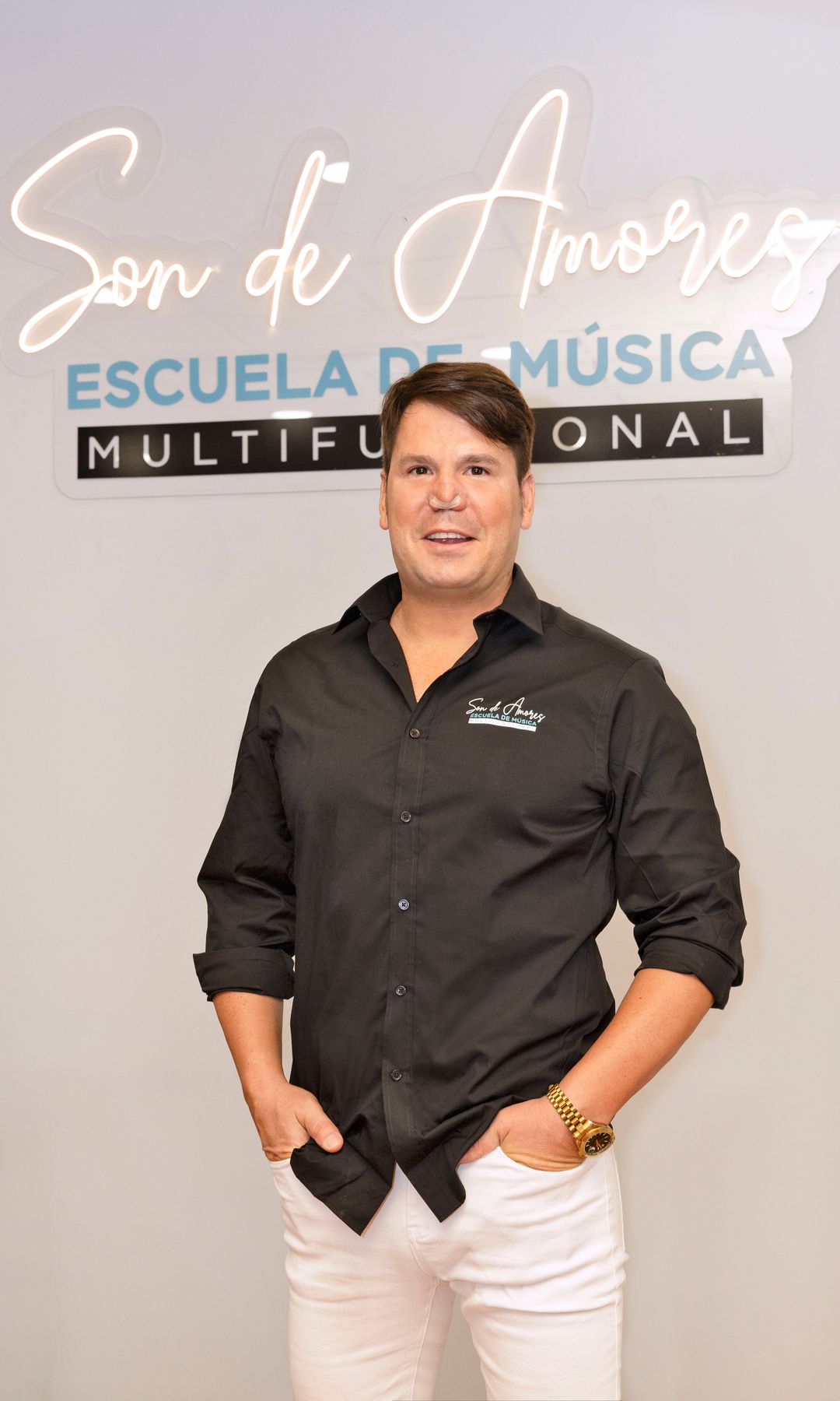 Lucas en su academia de música