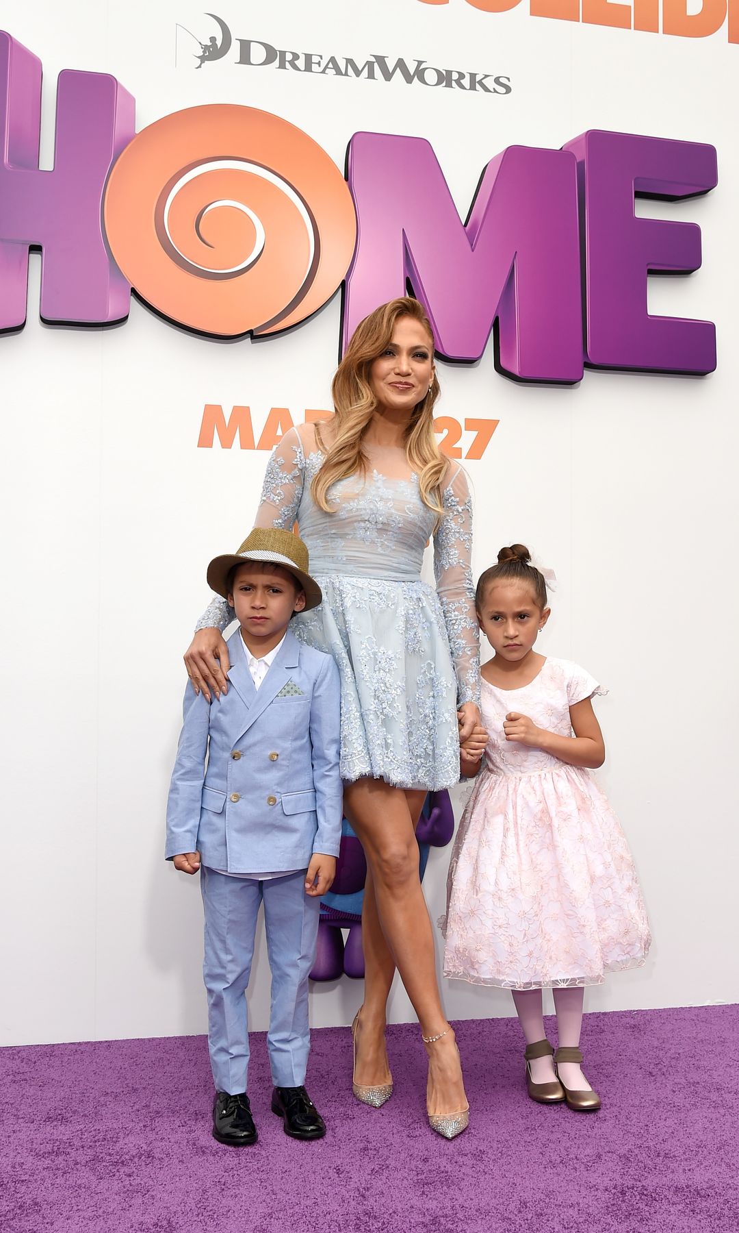 JLo con Emme y Max en el estreno de 'HOME' de Dreamworks Animation en el Regency Village Theatre en marzo de 2015, en Westwood, California. 