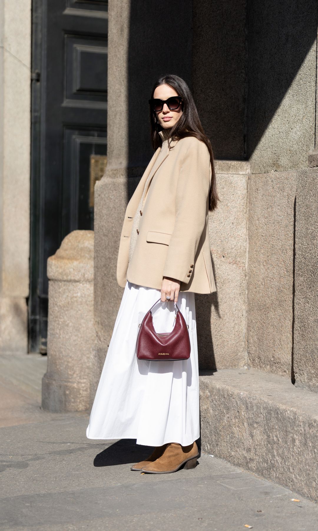 falda blanca con blazer