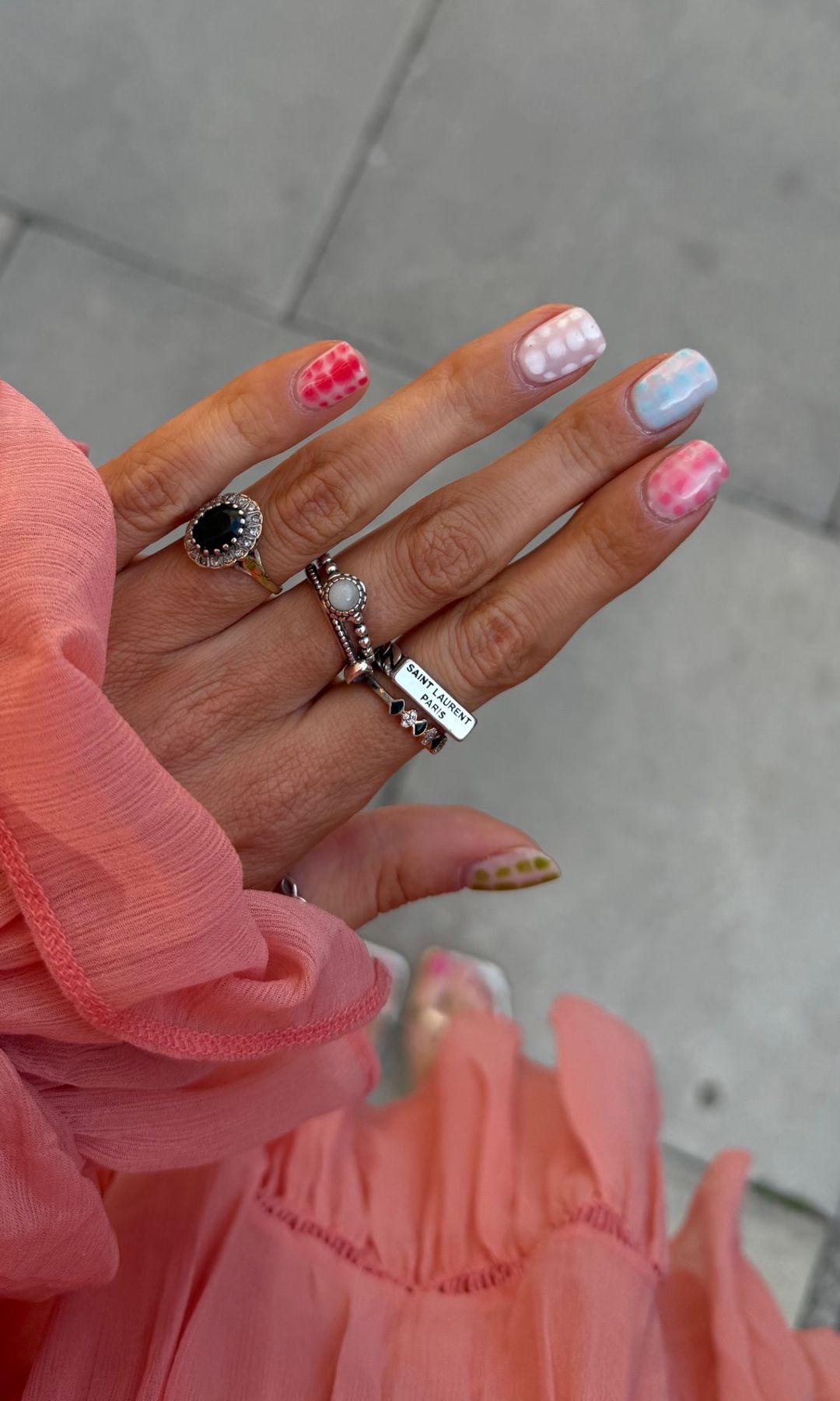 Manicura blooming nails