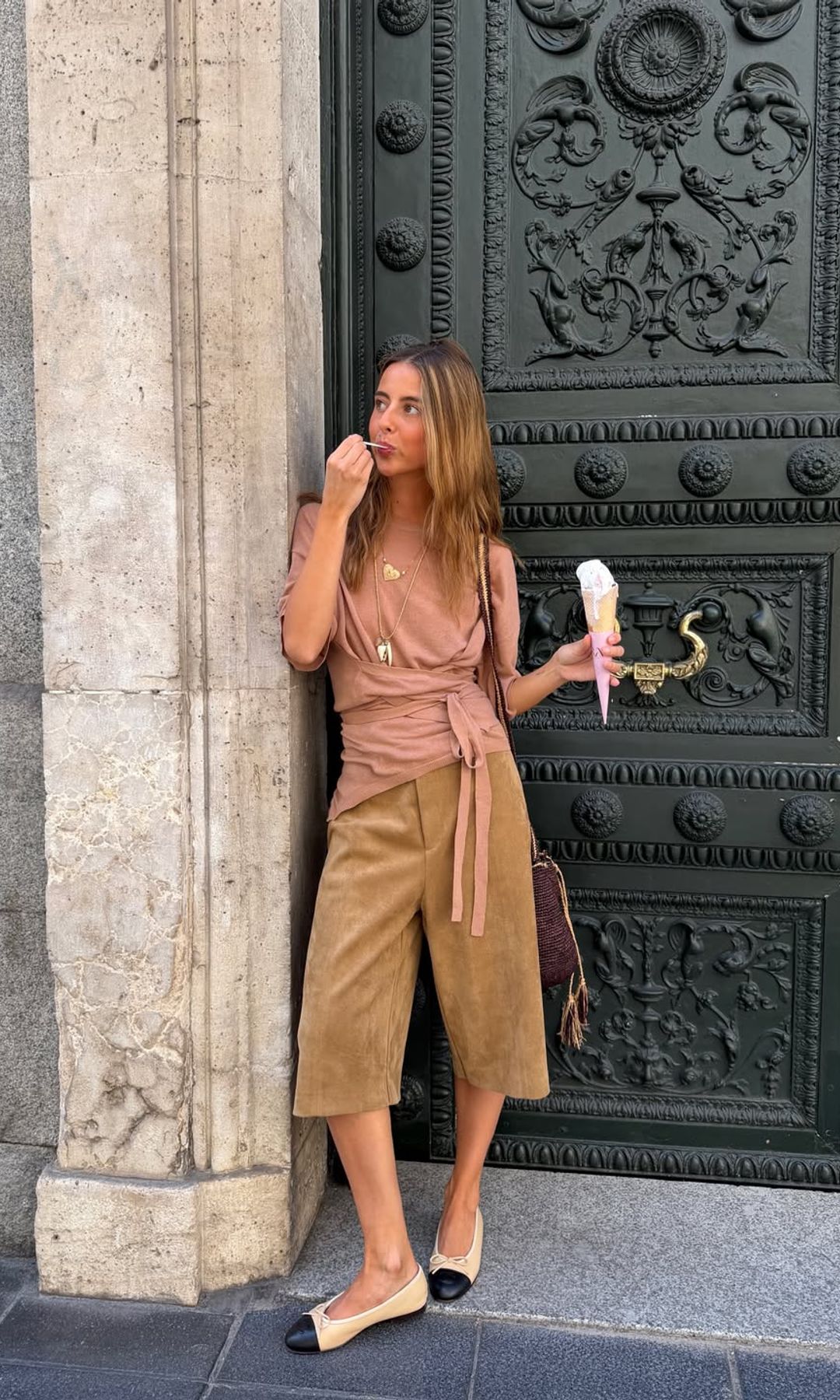 Sofía Montojo con bermudas de ante