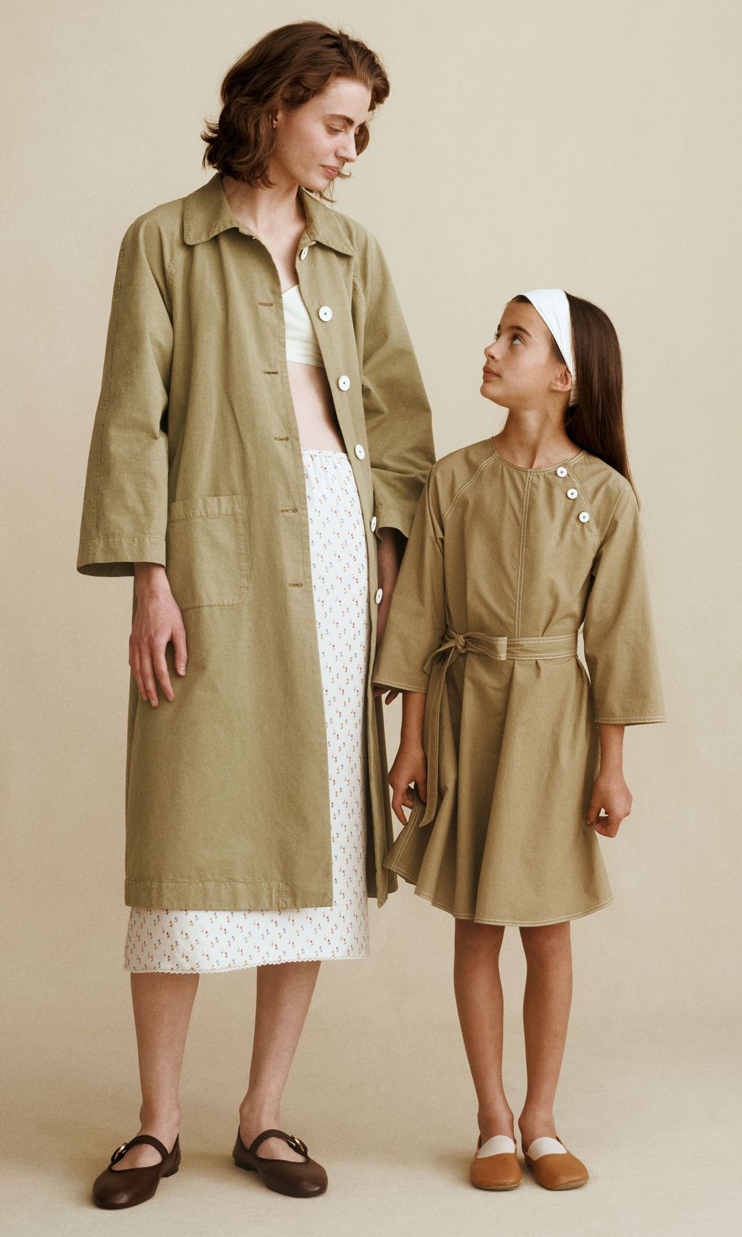 La firma favorita de Harper Beckham se une a Zara para vestir a Victoria con sus blusas y vestidos románticos
