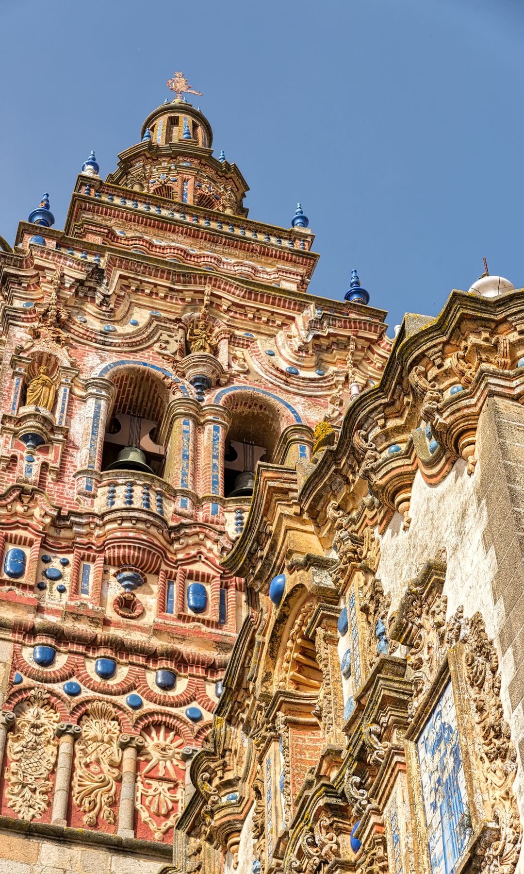 Una de las torres barrocas de las iglesias de Jerez de los Caballeros, Badajoz