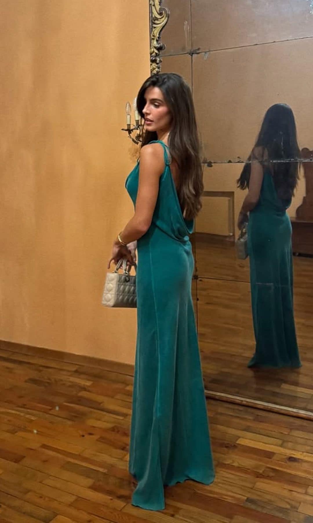Gemma Pinto con vestido largo de invitada