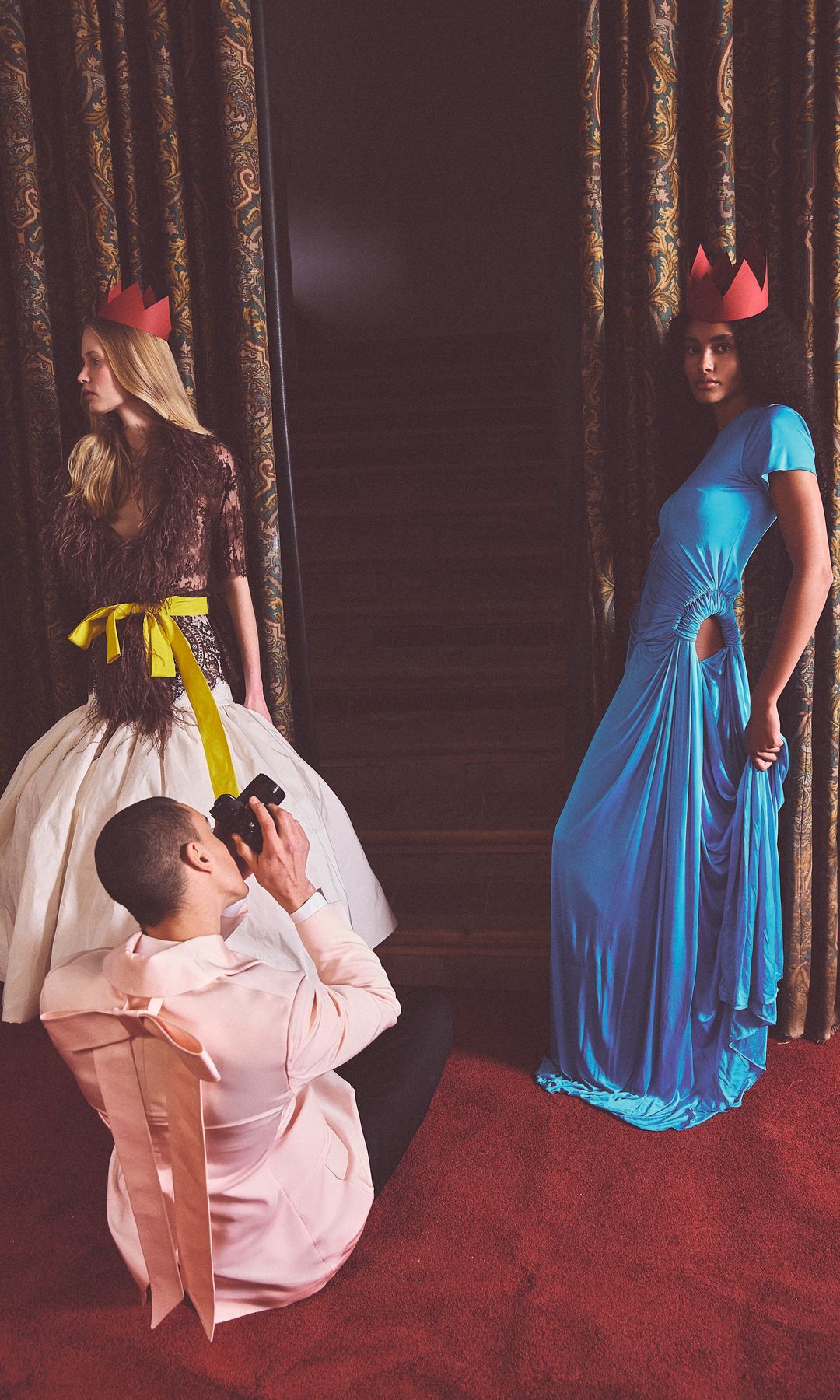 En la página anterior, el modelo lleva 
total look, 
de Dior.